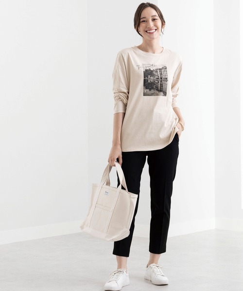 BELLUNA PLUS(ベルーナ)の「キレイ見え綿100%素材プリントプルオーバー(Tシャツ/カットソー・レディース・オフホワイト/カーキ/グレー系その他/チャコール・MEDIUM/X-LARGE/LARGE)」の17枚目の写真