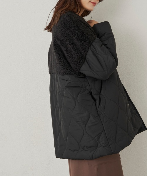 CLEARIMPRESSION （クリアインプレッション）の「ボア切替ノーカラーキルティングジャケット（ブルゾン・レディース・グレイッシュベージュ/ブラック・FREE）」の5枚目の写真