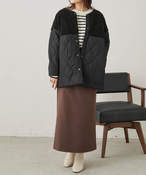 CLEARIMPRESSION （クリアインプレッション）の「ボア切替ノーカラーキルティングジャケット（ブルゾン・レディース・グレイッシュベージュ/ブラック・FREE）」の7枚目の写真