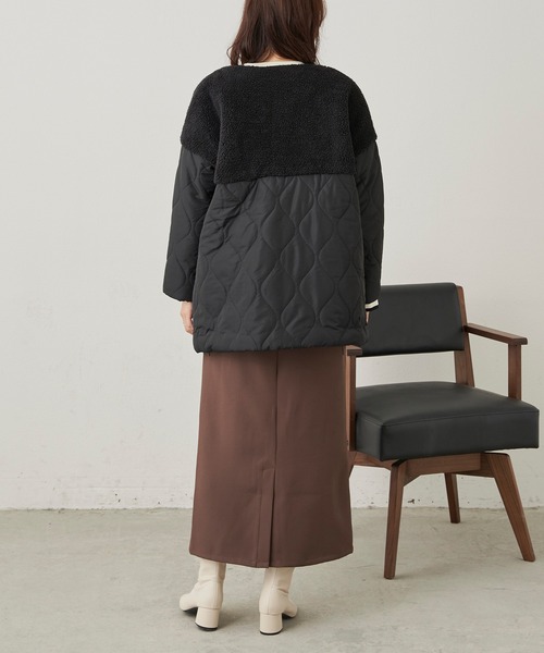 CLEARIMPRESSION （クリアインプレッション）の「ボア切替ノーカラーキルティングジャケット（ブルゾン・レディース・グレイッシュベージュ/ブラック・FREE）」の11枚目の写真