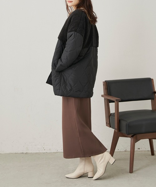 CLEARIMPRESSION （クリアインプレッション）の「ボア切替ノーカラーキルティングジャケット（ブルゾン・レディース・グレイッシュベージュ/ブラック・FREE）」の10枚目の写真