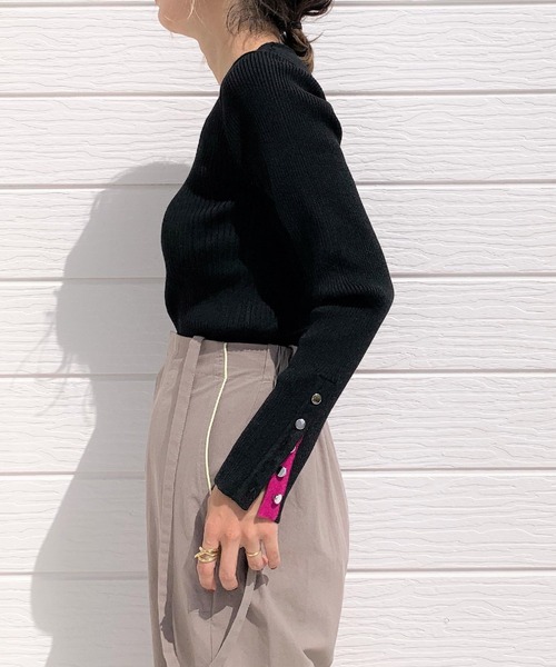 Q(キュー)の「リブリブVネックニット(ニット/セーター・レディース・ピンク/アイボリー/ブラック/ブルー・MEDIUM)」の16枚目の写真