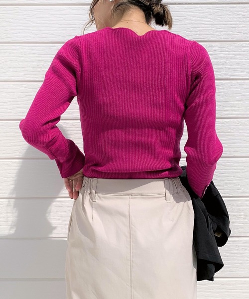 Q(キュー)の「リブリブVネックニット(ニット/セーター・レディース・ピンク/アイボリー/ブラック/ブルー・MEDIUM)」の15枚目の写真