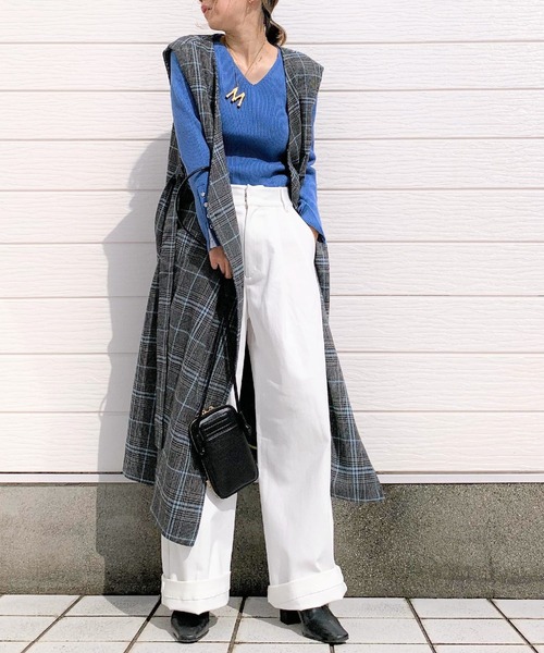 Q(キュー)の「リブリブVネックニット(ニット/セーター・レディース・ピンク/アイボリー/ブラック/ブルー・MEDIUM)」の6枚目の写真