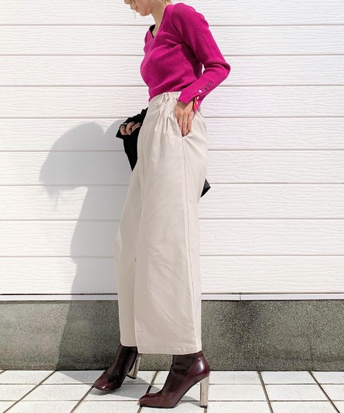 Q(キュー)の「リブリブVネックニット(ニット/セーター・レディース・ピンク/アイボリー/ブラック/ブルー・MEDIUM)」の11枚目の写真