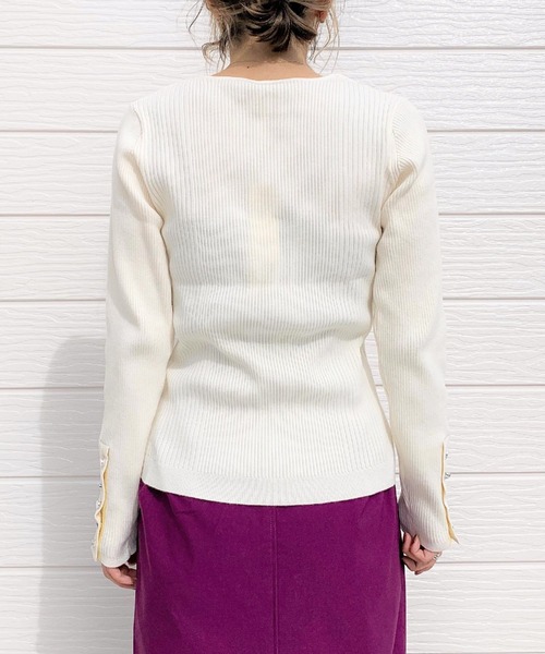 Q(キュー)の「リブリブVネックニット(ニット/セーター・レディース・ピンク/アイボリー/ブラック/ブルー・MEDIUM)」の10枚目の写真