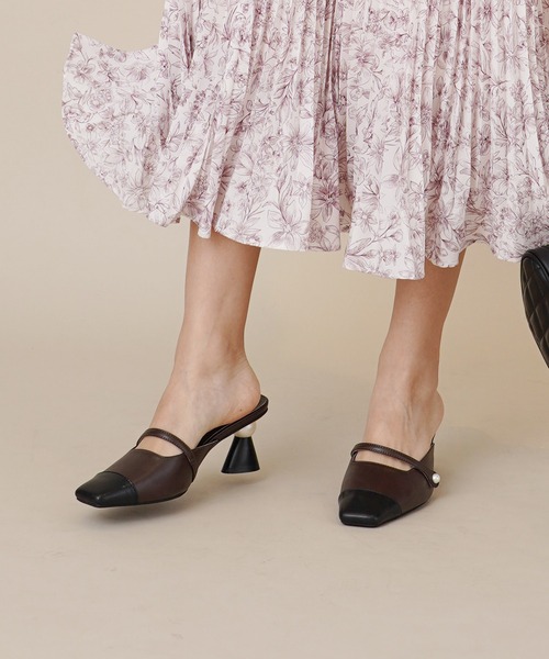 31 Sons de mode（トランテアン　ソン　ドゥ　モード）の「バイカラーミュール（パンプス・レディース・ダークブラウン/ベージュ/ピンク・S/M/L）」の4枚目の写真