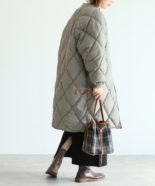 reca（レカ）の「ロング丈ダイヤキルトコート（その他アウター・レディース・ブラック/カーキ/アイボリー・M/L）」の10枚目の写真