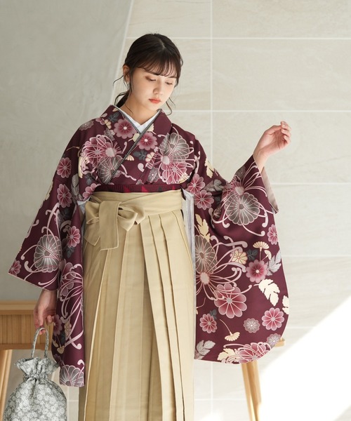 utatane（ウタタネ）の「袴セット ひよこ商店 ボルドーに古典菊（着物