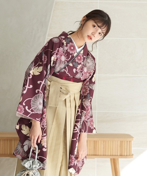 utatane（ウタタネ）の「袴セット ひよこ商店 ボルドーに古典菊（着物