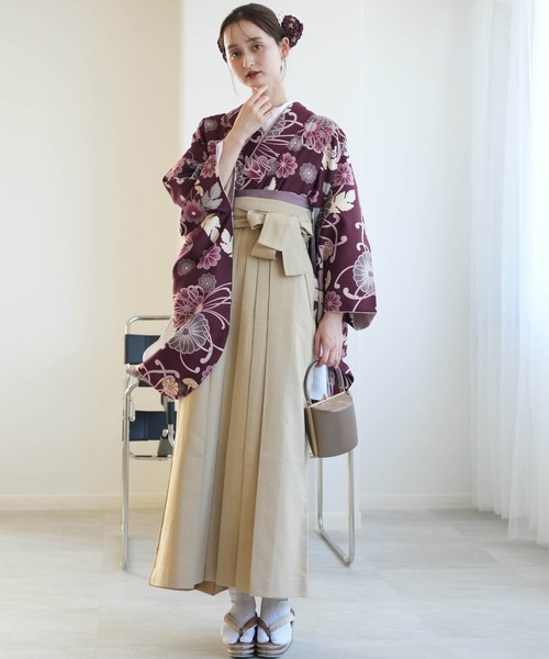 utatane（ウタタネ）の「袴セット ひよこ商店 ボルドーに古典菊（着物