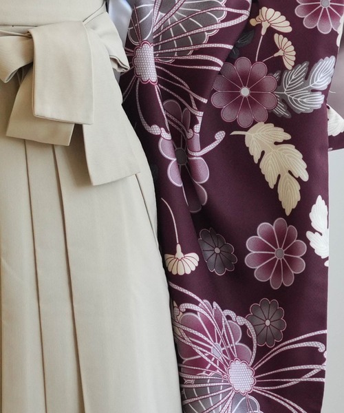 utatane（ウタタネ）の「袴セット ひよこ商店 ボルドーに古典菊（着物