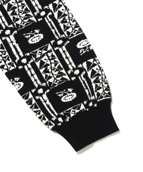 ANNA SUI（アナスイ）の「ANNA SUI NYC 総柄ブークレ ニットカーデ / アナスイ エヌワイシー ソウガラブークレ ニットカーデ 【SP】（カーディガン/ボレロ・レディース・イエロー/パープル/ブラック・M/L）」の5枚目の写真