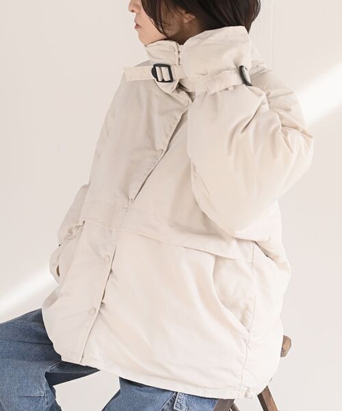 rps（アールピーエス）の「スタンドベルト中綿ジャケット（ダウンジャケット/コート・レディース・ブラック/アイボリー/ライトカーキ・M）」の2枚目の写真