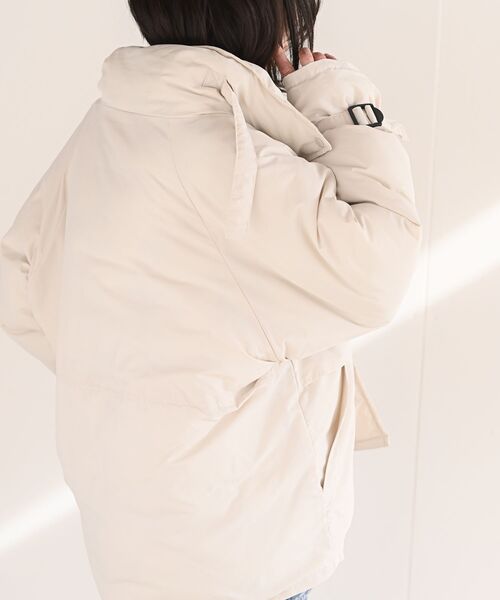 rps（アールピーエス）の「スタンドベルト中綿ジャケット（ダウンジャケット/コート・レディース・ブラック/アイボリー/ライトカーキ・M）」の7枚目の写真