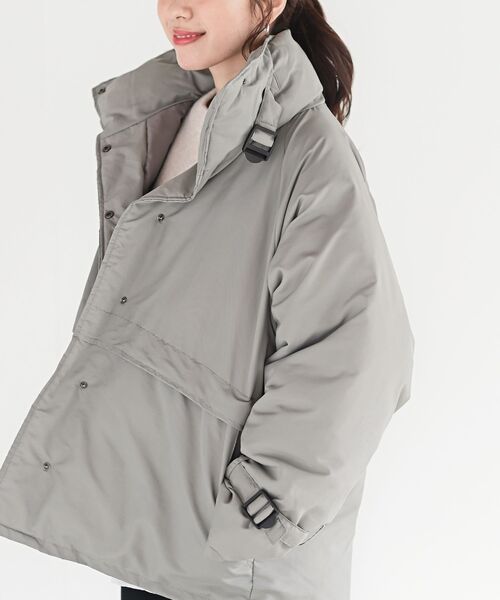 rps（アールピーエス）の「スタンドベルト中綿ジャケット（ダウンジャケット/コート・レディース・ブラック/アイボリー/ライトカーキ・M）」の18枚目の写真