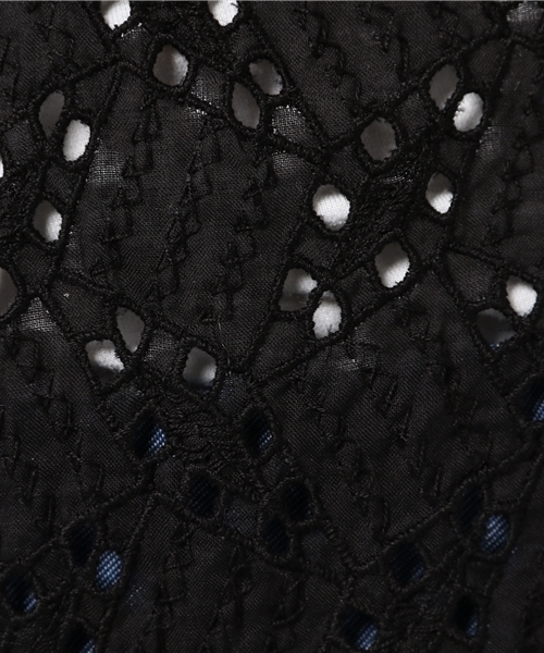 AMERICAN RAG CIE（アメリカンラグシー）の「コットンレースノースリーブブラウス/207-AJI-L151-BU100（シャツ/ブラウス・レディース・ホワイト/ブラック・FREE）」の3枚目の写真