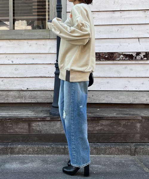 mi via loca（ミヴィアロカ）の「リブ部分配色ロゴスウェット（スウェット・レディース・オフホワイト/ピンク/ライトベージュ・FREE）」の12枚目の写真