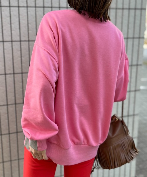 mi via loca（ミヴィアロカ）の「リブ部分配色ロゴスウェット（スウェット・レディース・オフホワイト/ピンク/ライトベージュ・FREE）」の8枚目の写真