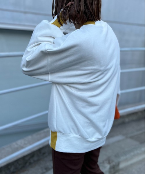 mi via loca（ミヴィアロカ）の「リブ部分配色ロゴスウェット（スウェット・レディース・オフホワイト/ピンク/ライトベージュ・FREE）」の15枚目の写真