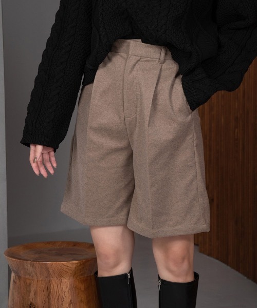 Amiur(エミレ)の「compact tuck half pants(その他パンツ・レディース・ブラウン/ベージュ/アイボリー/ブラック・FREE)」の4枚目の写真