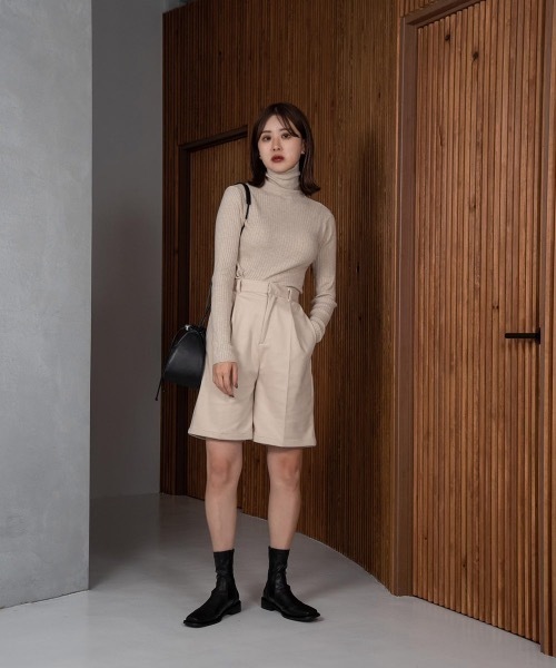 Amiur(エミレ)の「compact tuck half pants(その他パンツ・レディース・ブラウン/ベージュ/アイボリー/ブラック・FREE)」の8枚目の写真