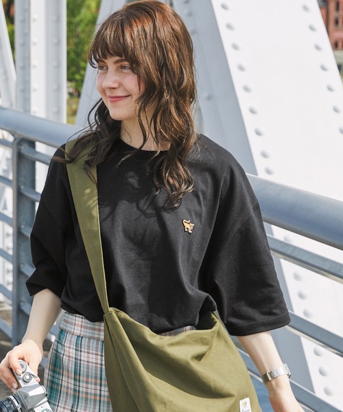 PENNEYS(ぺニーズ)の「PENNEYS/ペニーズ 別注 BE A TIGER ロゴ ワッペン刺繍ワンポイント ルーズ半袖Tシャツ(Tシャツ/カットソー・レディース・ピンク/ホワイト系/ネイビー/オリーブ/アイボリー系/ブラック/ホワイト・L/M)」の3枚目の写真
