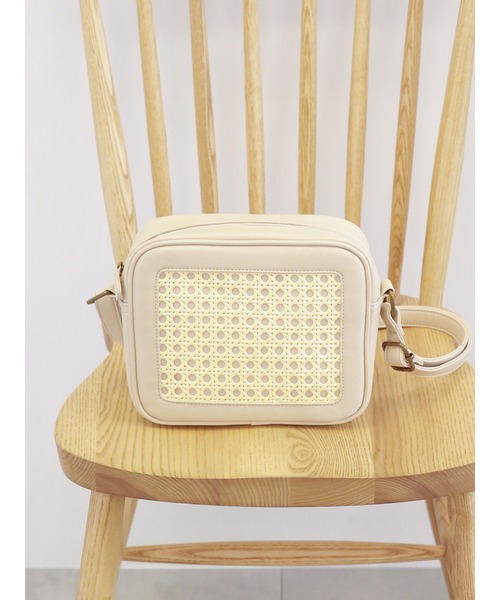ehka sopo（エヘカソポ）の「カゴメ編みショルダーバッグ（ハンドバッグ・レディース・ベージュ/キャメル/ブラック・ﾌﾘ-）」の2枚目の写真