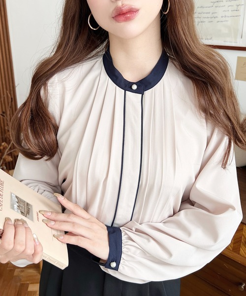 moment+（モーメントプラス）の「フロントタックバイカラーデザイン