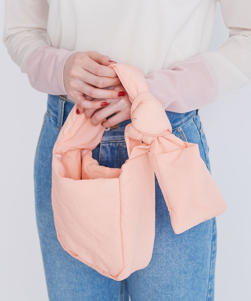 I am I in fact...(アイアムアイインファクト)の「PADDED mini BAG(ハンドバッグ・レディース・ブラック/ホワイト/ピンク/グリーン・FREE)」の4枚目の写真