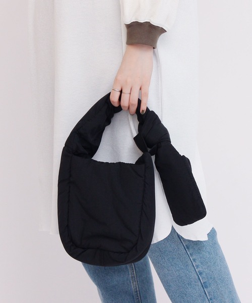 I am I in fact...(アイアムアイインファクト)の「PADDED mini BAG(ハンドバッグ・レディース・ブラック/ホワイト/ピンク/グリーン・FREE)」の10枚目の写真