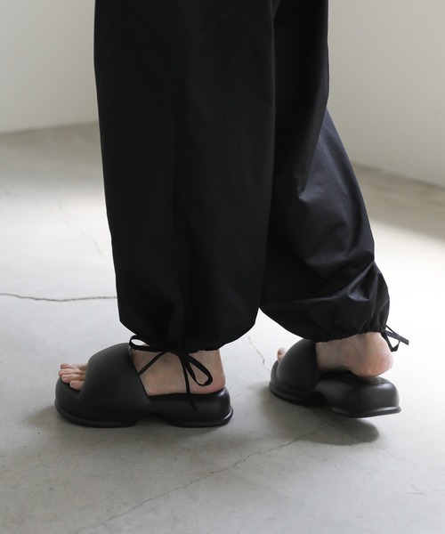 select MOCA（セレクトモカ）の「エアリーボリュームサンダル（サンダル・レディース・ブラック・SMALL/MEDIUM/LARGE）」の17枚目の写真