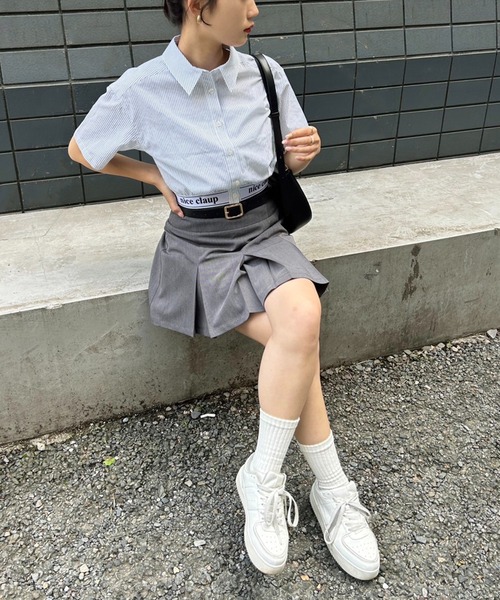 one after another NICE CLAUP（ワンアフターアナザーナイスクラップ）の「ロゴテープショートシャツ（シャツ/ブラウス・レディース・サックスブルー/ホワイト×ブラック/オフホワイト/ストライプ・FREE）」の10枚目の写真