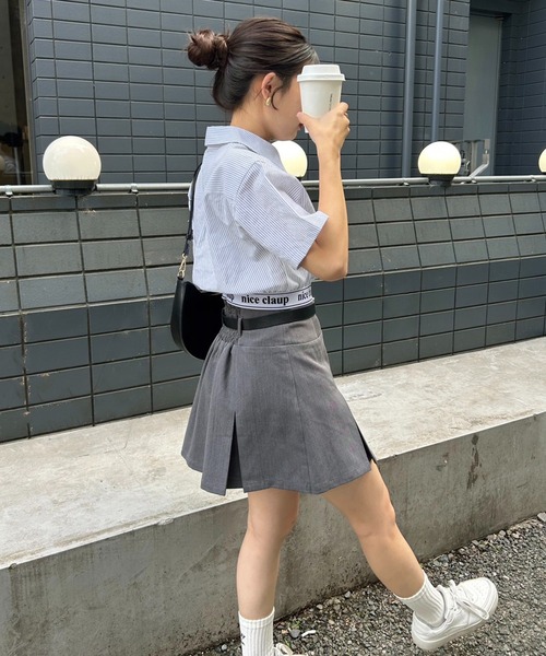 one after another NICE CLAUP（ワンアフターアナザーナイスクラップ）の「ロゴテープショートシャツ（シャツ/ブラウス・レディース・サックスブルー/ホワイト×ブラック/オフホワイト/ストライプ・FREE）」の13枚目の写真