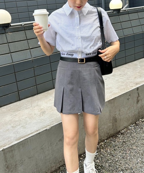 one after another NICE CLAUP（ワンアフターアナザーナイスクラップ）の「ロゴテープショートシャツ（シャツ/ブラウス・レディース・サックスブルー/ホワイト×ブラック/オフホワイト/ストライプ・FREE）」の9枚目の写真