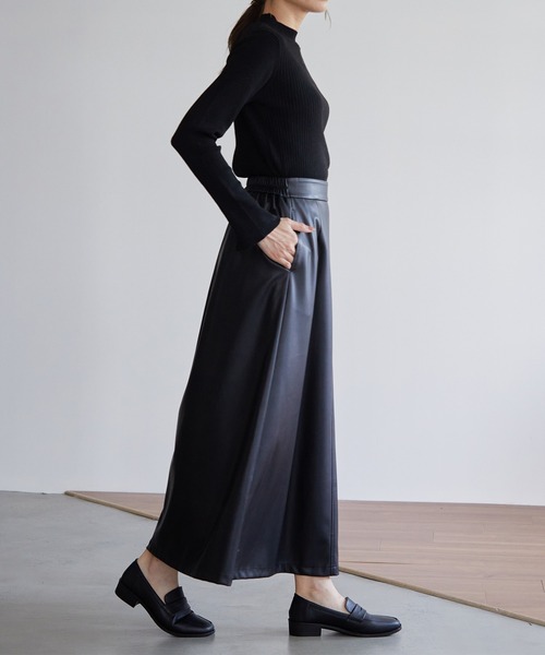 for/c（フォーシー）の「エコレザーフレアスカート【サスティナブル】（スカート・レディース・ブラック・M/L）」の7枚目の写真