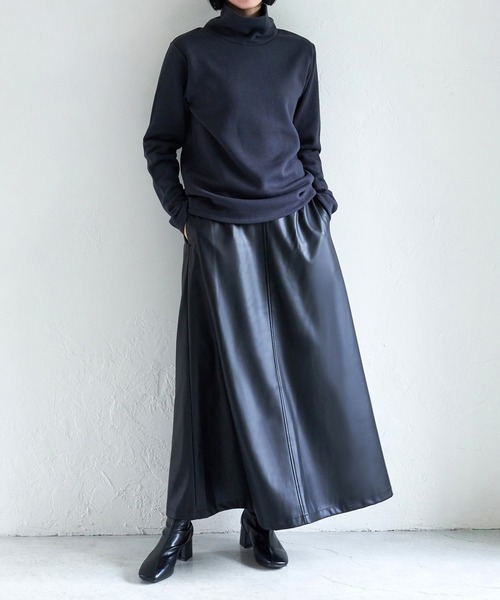 for/c（フォーシー）の「エコレザーフレアスカート【サスティナブル】（スカート・レディース・ブラック・M/L）」の2枚目の写真