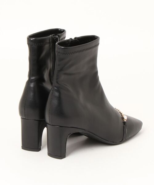Bridget Birkin(ブリジットバーキン)の「【Bridget Birkin】アクセサリーパールチェーンショートブーツ(533025)(ブーツ・レディース・ベージュ/ブラック/アイボリー・L/M/S)」の4枚目の写真