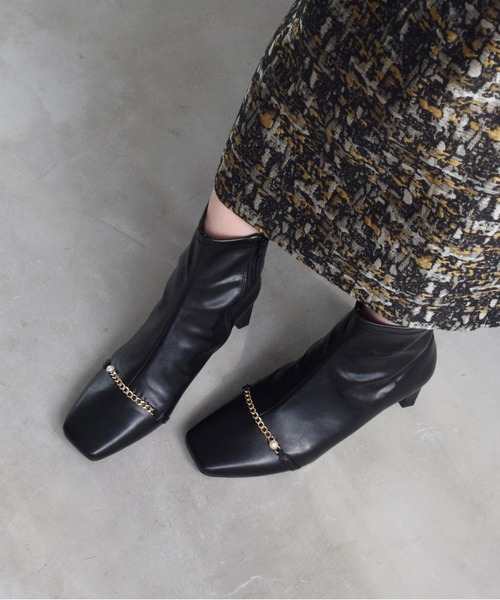 Bridget Birkin(ブリジットバーキン)の「【Bridget Birkin】アクセサリーパールチェーンショートブーツ(533025)(ブーツ・レディース・ベージュ/ブラック/アイボリー・L/M/S)」の7枚目の写真