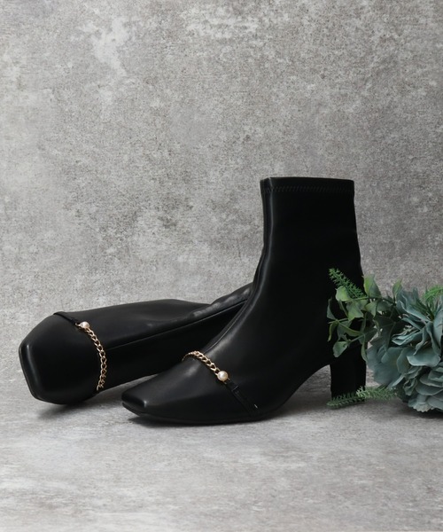 Bridget Birkin(ブリジットバーキン)の「【Bridget Birkin】アクセサリーパールチェーンショートブーツ(533025)(ブーツ・レディース・ベージュ/ブラック/アイボリー・L/M/S)」の8枚目の写真