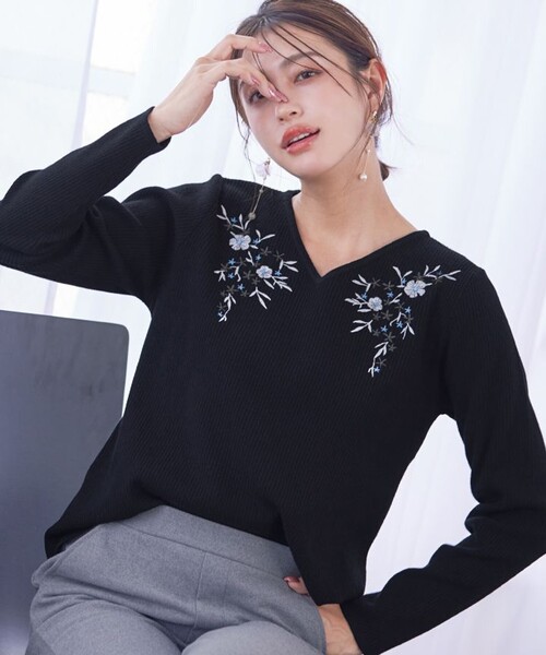 Tiaclasse（ティアクラッセ）の「【洗える】刺繍リブニットトップス（ニット/セーター・レディース・ブラック/ベージュ/ネイビー/ピンク・XXL/XL）」の2枚目の写真