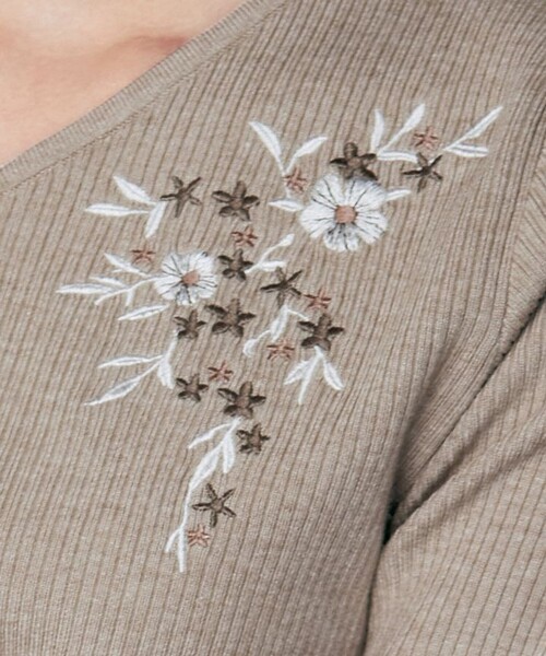 Tiaclasse（ティアクラッセ）の「【洗える】刺繍リブニットトップス（ニット/セーター・レディース・ブラック/ベージュ/ネイビー/ピンク・XXL/XL）」の19枚目の写真