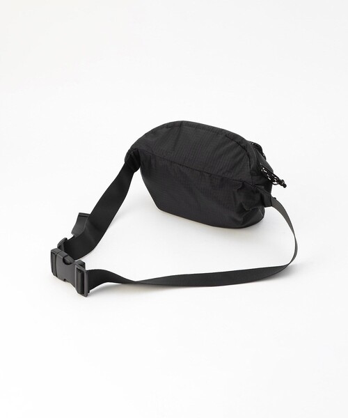 POLeR（ポーラー）の「POLeR×FREAK'S STORE/ポーラー×フリークスストア 別注 STUFFABLE FANNY PACK/スタッファブルファニーパック（ショルダーバッグ・レディース・ブラック/グレー・ONE SIZE）」の6枚目の写真