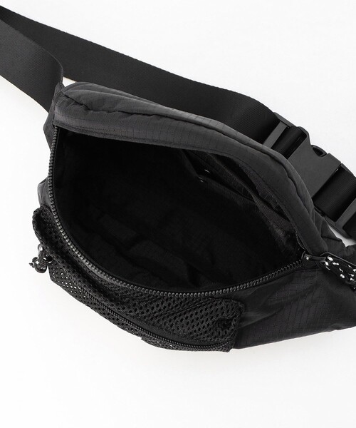 POLeR（ポーラー）の「POLeR×FREAK'S STORE/ポーラー×フリークスストア 別注 STUFFABLE FANNY PACK/スタッファブルファニーパック（ショルダーバッグ・レディース・ブラック/グレー・ONE SIZE）」の11枚目の写真