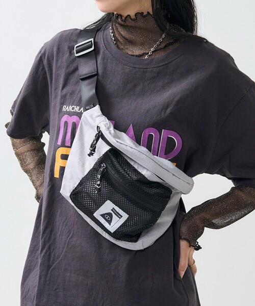 POLeR（ポーラー）の「POLeR×FREAK'S STORE/ポーラー×フリークスストア 別注 STUFFABLE FANNY PACK/スタッファブルファニーパック（ショルダーバッグ・レディース・ブラック/グレー・ONE SIZE）」の13枚目の写真