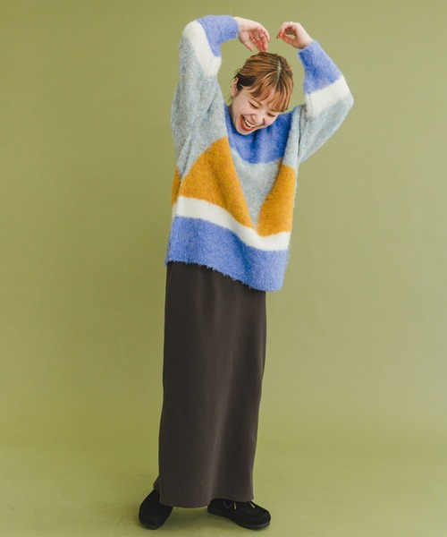 ITEMS URBANRESEARCH（アイテムズ アーバンリサーチ）の「『ユニセックス』ブークレモチーフニット（ニット/セーター・レディース・ブルー/キャメル/チャコールグレー・FREE）」の4枚目の写真