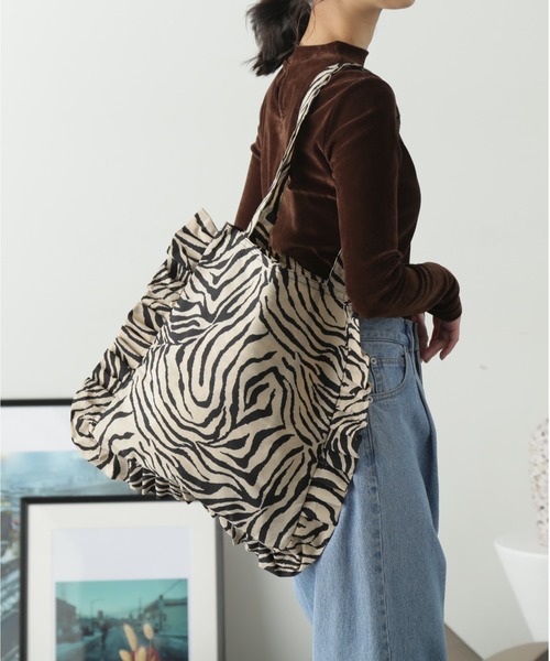 FREE'S MART（フリーズマート）の「◆フリルトート（トートバッグ・レディース・ブラック系その他/ベージュ系その他/ホワイト系その他・ﾌﾘ-）」の3枚目の写真