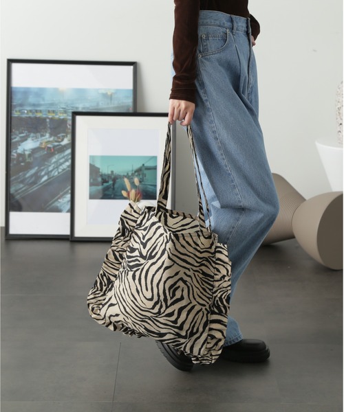 FREE'S MART（フリーズマート）の「◆フリルトート（トートバッグ・レディース・ブラック系その他/ベージュ系その他/ホワイト系その他・ﾌﾘ-）」の10枚目の写真