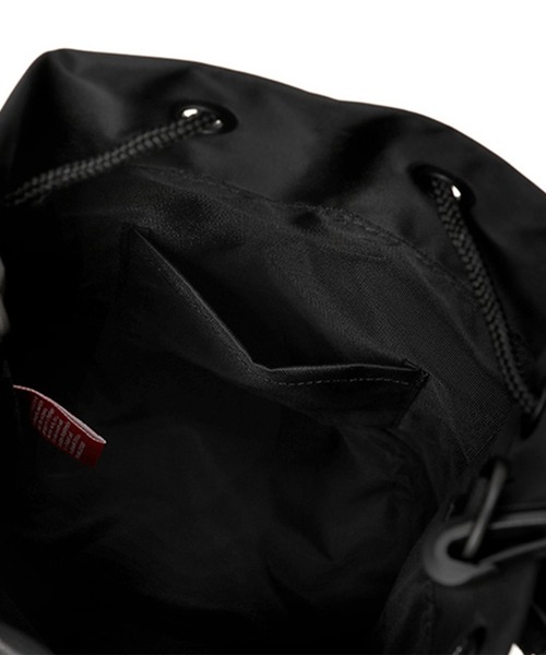 Manhattan Portage（マンハッタンポーテージ）の「St. George Drawstring Matte twill（ショルダーバッグ・メンズ・ブラック・X-SMALL）」の8枚目の写真
