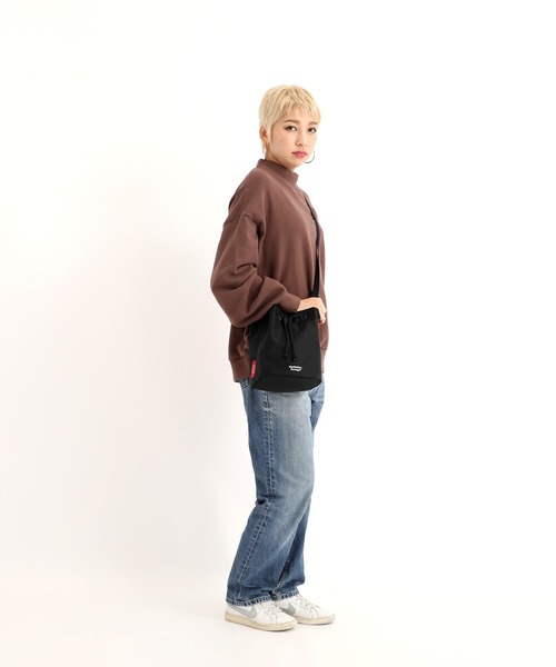 Manhattan Portage（マンハッタンポーテージ）の「St. George Drawstring Matte twill（ショルダーバッグ・メンズ・ブラック・X-SMALL）」の12枚目の写真